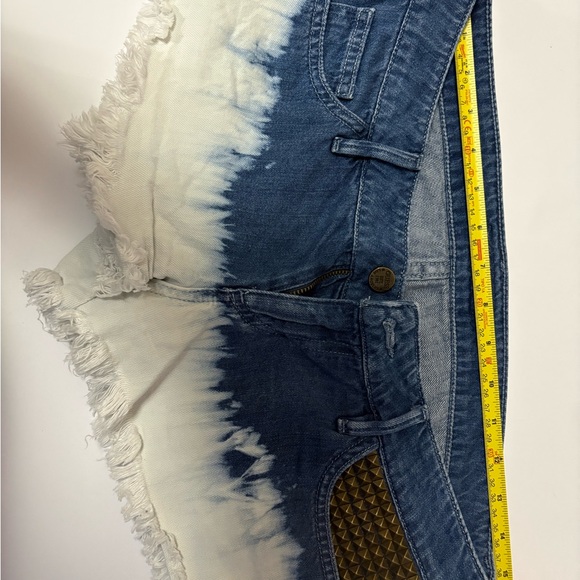 Guess Classic Midwash Denim Shorts - Blue - Picture 5 of 9